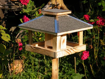 Bird table feeder