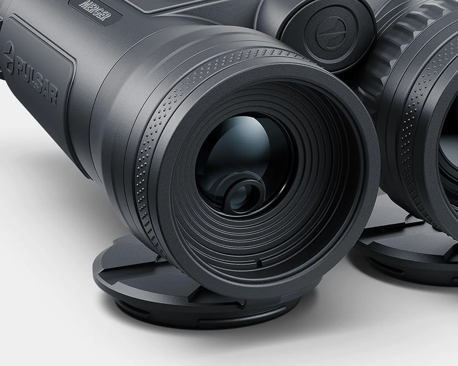 the 6 best thermal binoculars for wildlife - featured