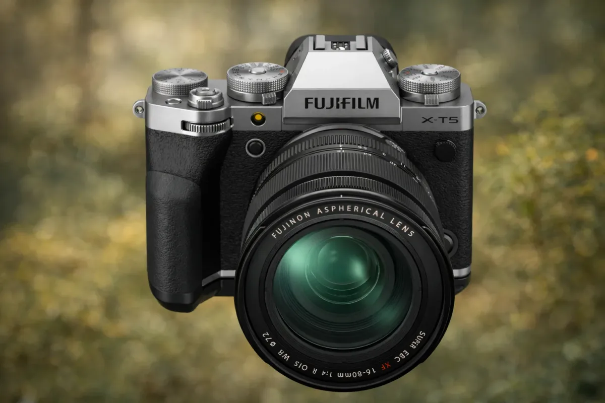 Fujifilm X-T5 Mirrorless Camera with XF 16-80mm f/4.0 R OIS WR Lens